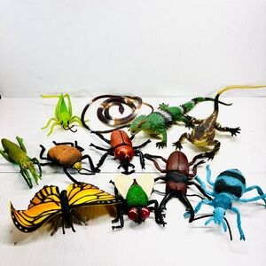 Plastic Rubber Bugs & Reptiles Toy Figurines Realistic Lot Of 11 Total